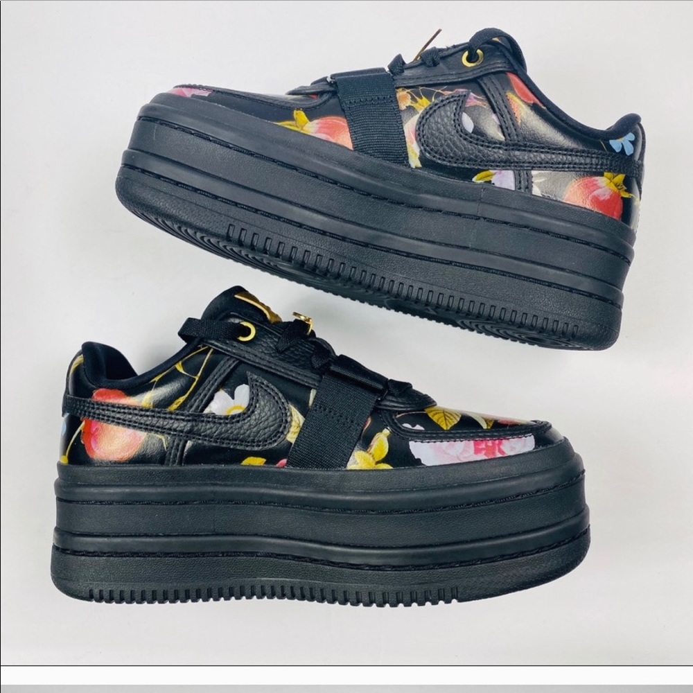 Nike Vandal 2k LX. SIZE 6.5